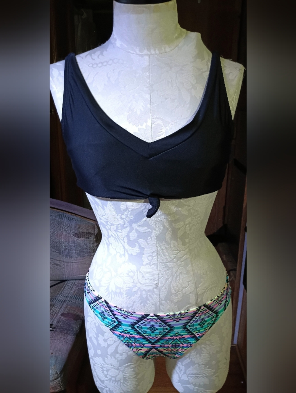 Black Knot Front Bikini Top with Patterned Bikini Bottom size small